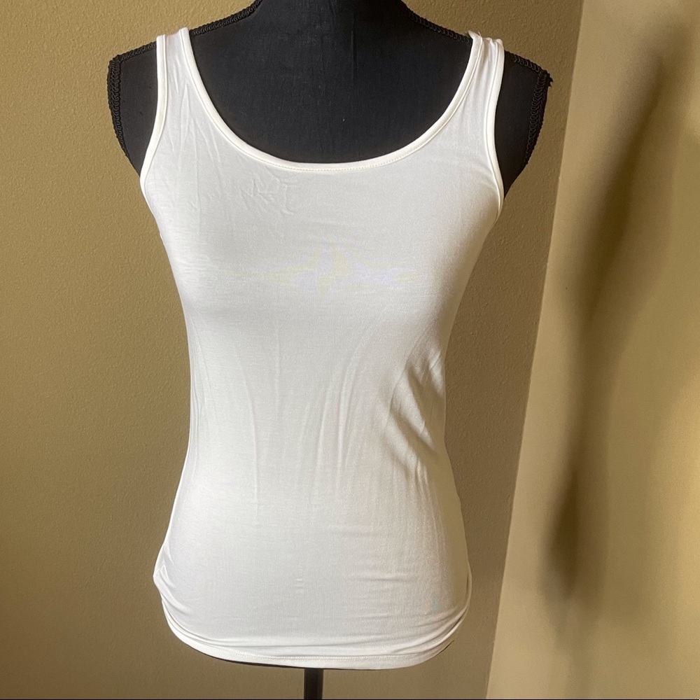 Womens Versona tank top.  Size small. NWT